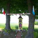 Wayside shrine in Srogów Górny (I) flags & trees