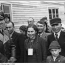 Sanok obóz przesiedleńczy dla Niemców. Z lewej Otto Wächter. 1940 r.